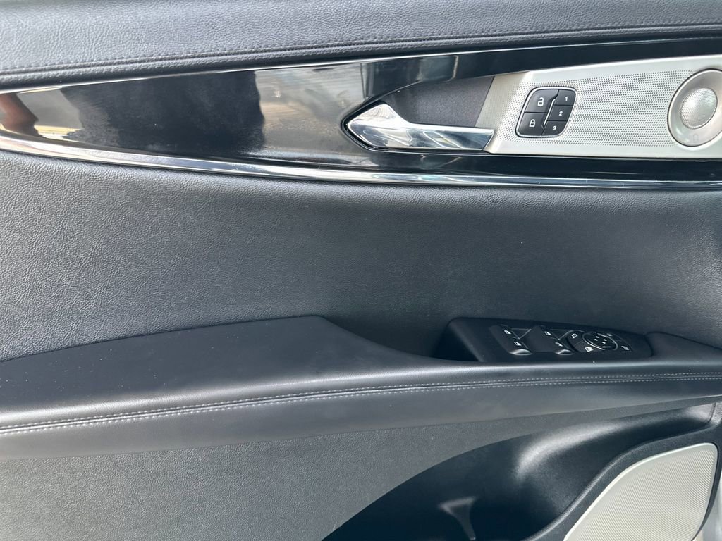 Used 2023 Lincoln Nautilus Reserve w/ Equipment Group 202A image 10