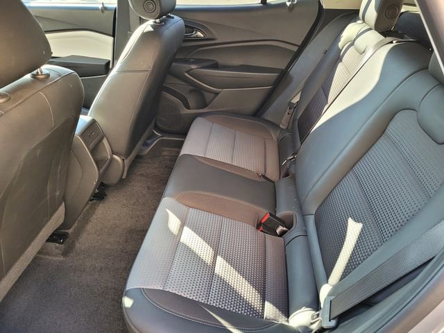 Used 2025 Chevrolet Trax LT w/ LT Convenience Package image 8