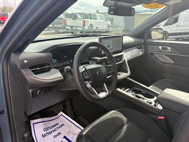 Used 2025 Ford Explorer ST image 3