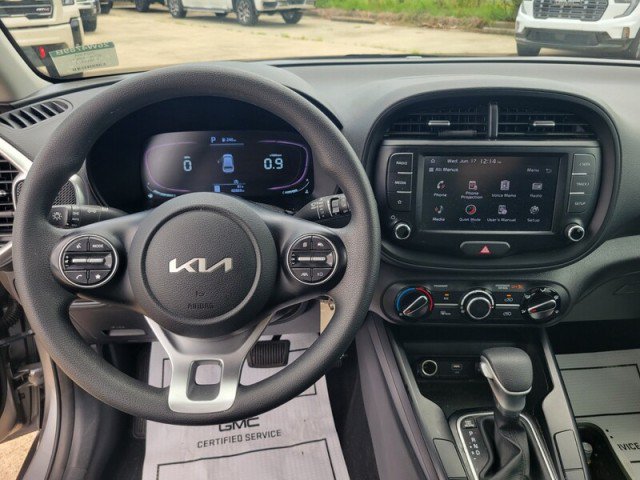 Used 2023 Kia Soul LX w/ LX Technology Package FWD image 12