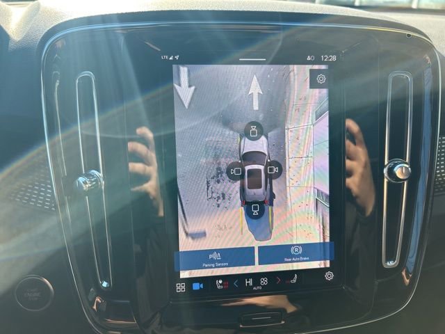 Certified 2025 Volvo XC40 B5 Plus image 24