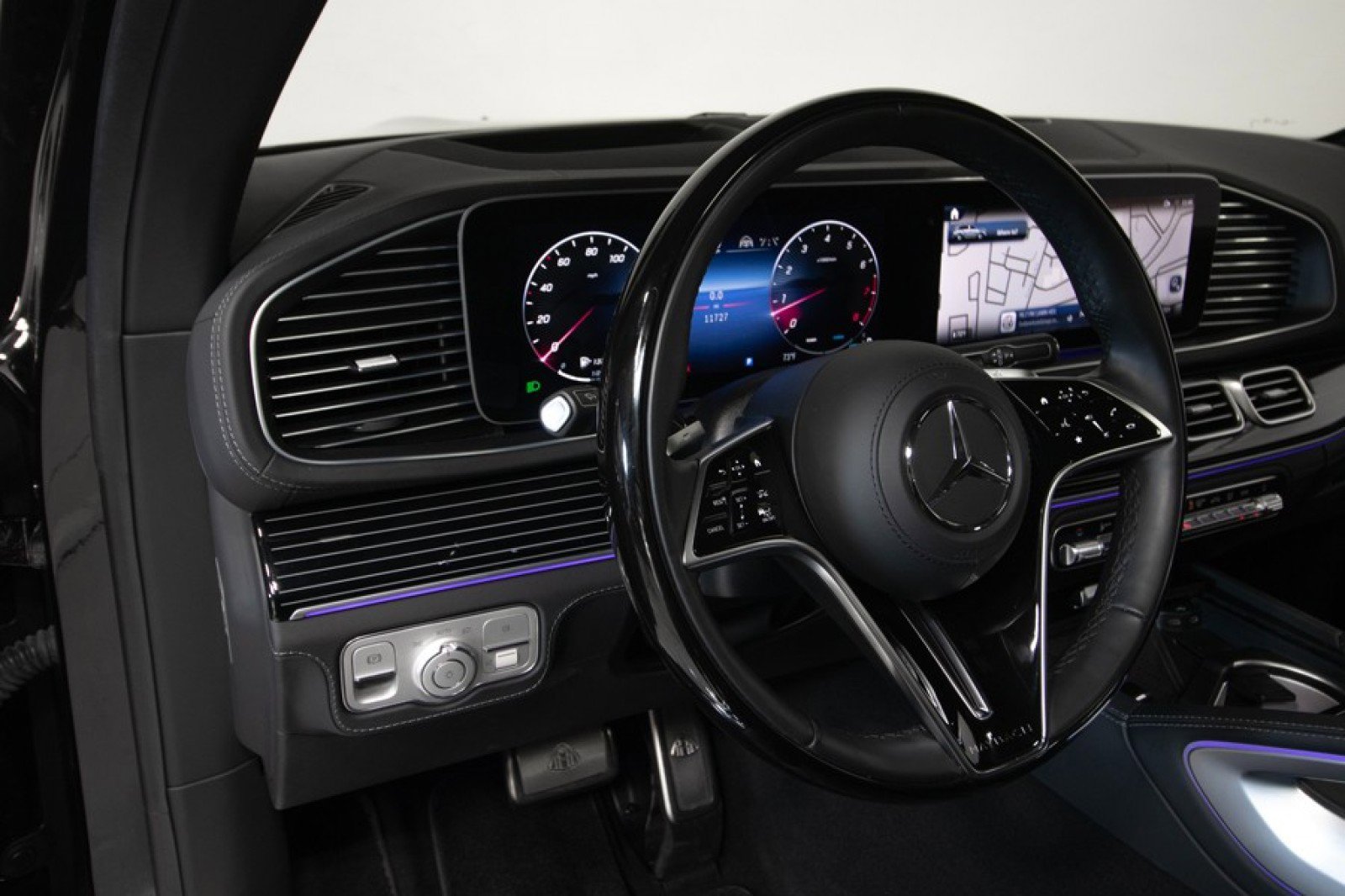 Used 2024 Mercedes-Benz Maybach GLS 600 4MATIC image 25