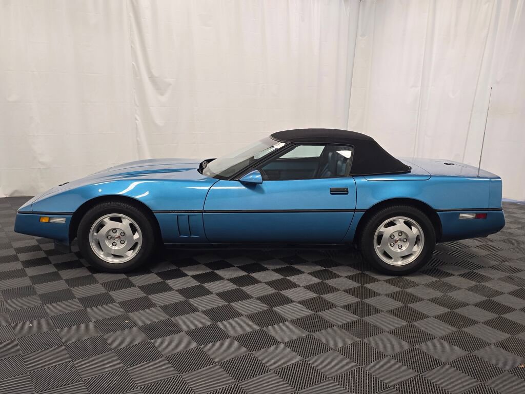 Used 1988 Chevrolet Corvette Convertible image 2