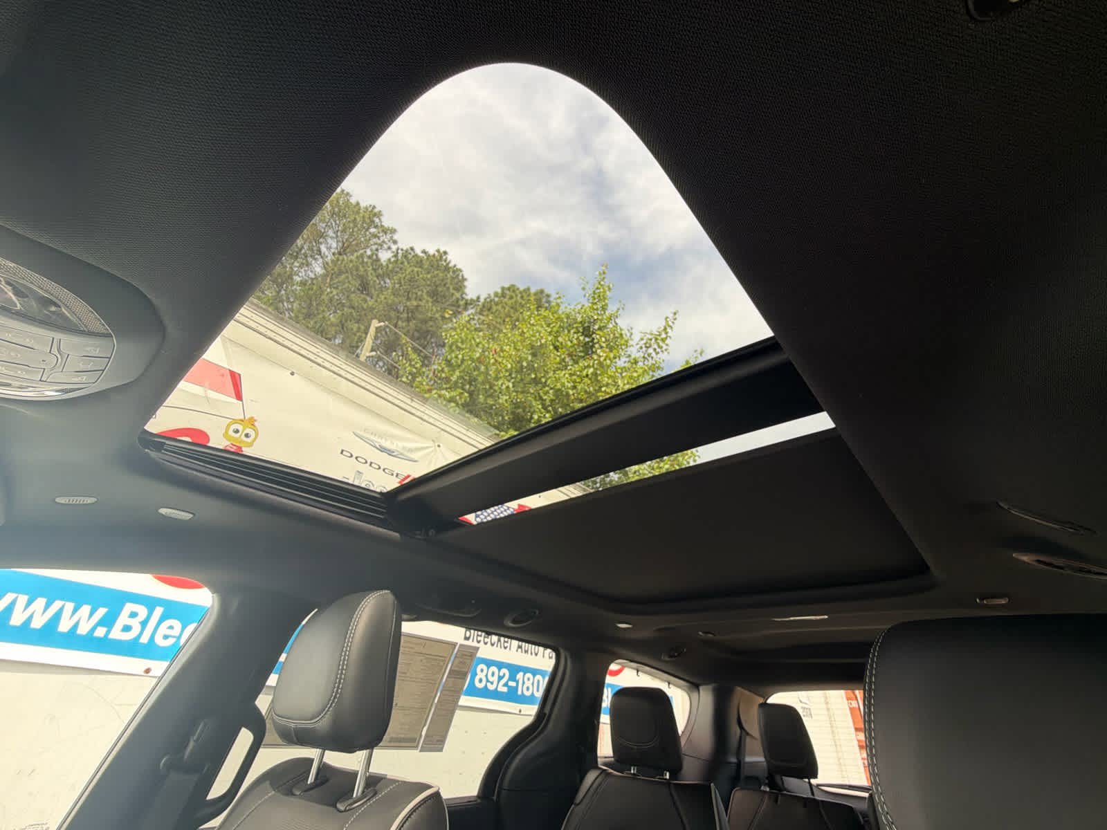 New 2027 Chrysler Pacifica Select FWD image 33