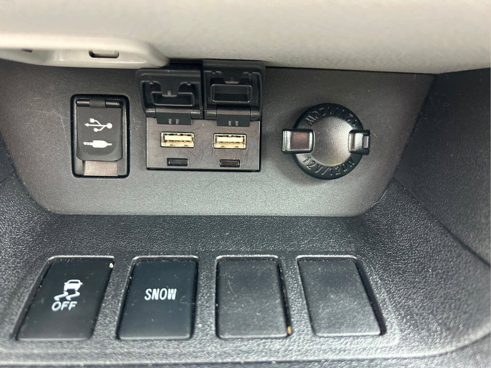 Used 2019 Toyota Highlander Plus FWD image 32