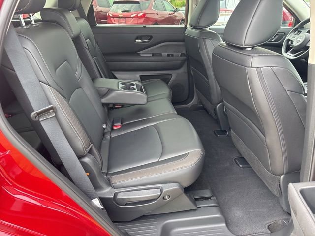 Used 2025 Nissan Pathfinder SL AWD/4WD image 20
