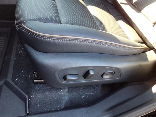 New 2026 Chevrolet Traverse High Country w/ LPO, Floor Liner Package AWD/4WD image 7