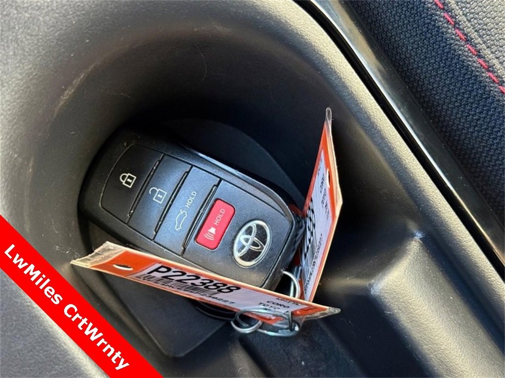 Used 2025 Toyota Corolla SE image 30