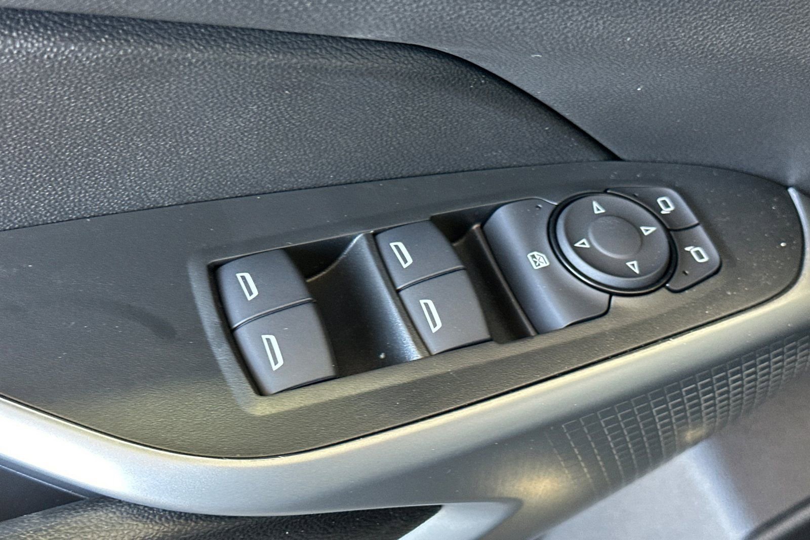 New 2026 Chevrolet Trax LS w/ LS Convenience Package FWD image 12
