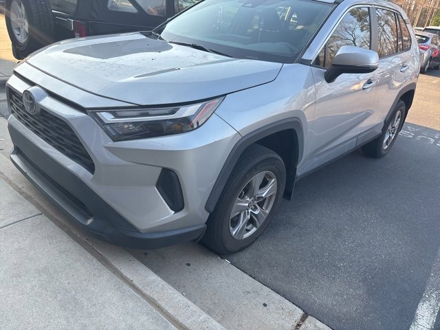 Used 2022 Toyota RAV4 XLE w/ Convenience Package image 3