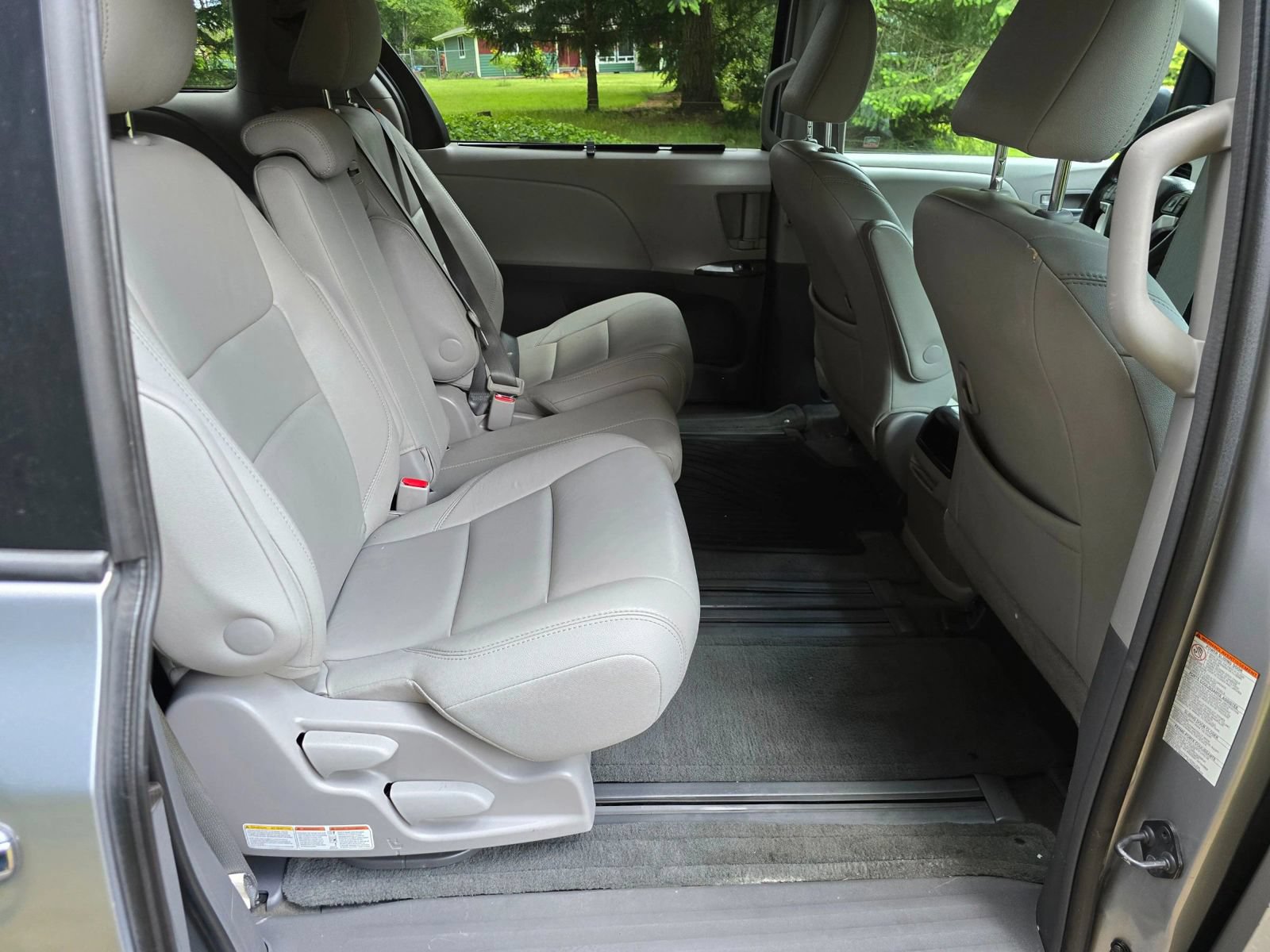 Used 2015 Toyota Sienna XLE w/ XLE Navigation Package FWD image 14