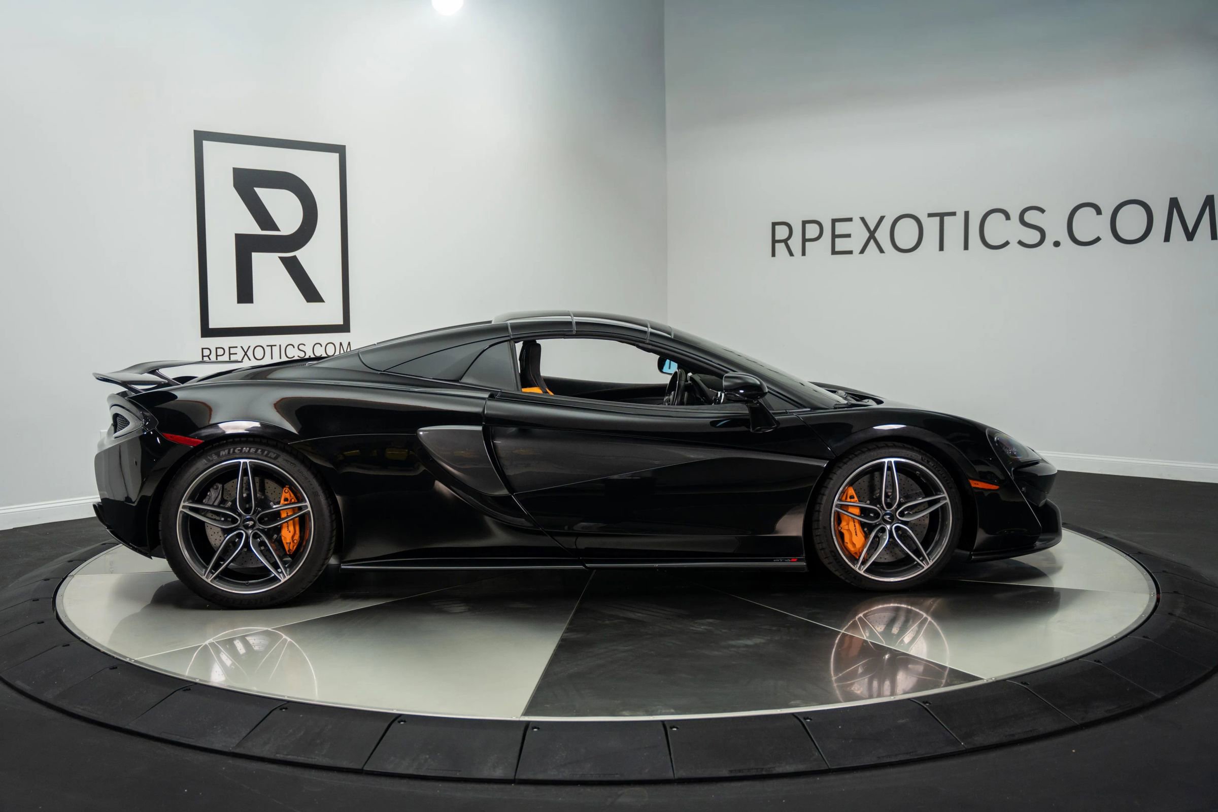 Used 2019 McLaren 570S Spider image 11