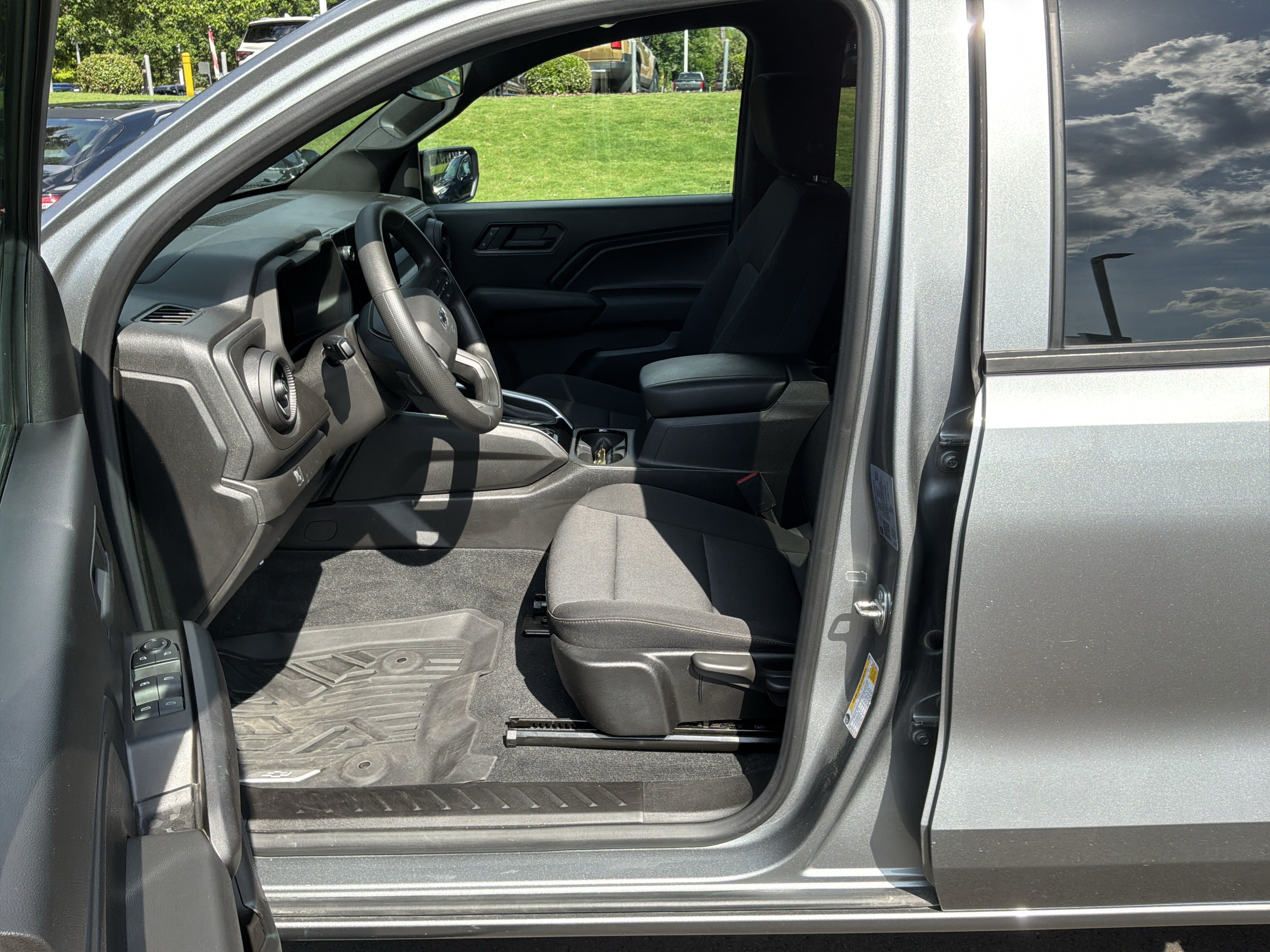 Used 2023 Chevrolet Colorado Trail Boss w/ Safety Package AWD/4WD image 16
