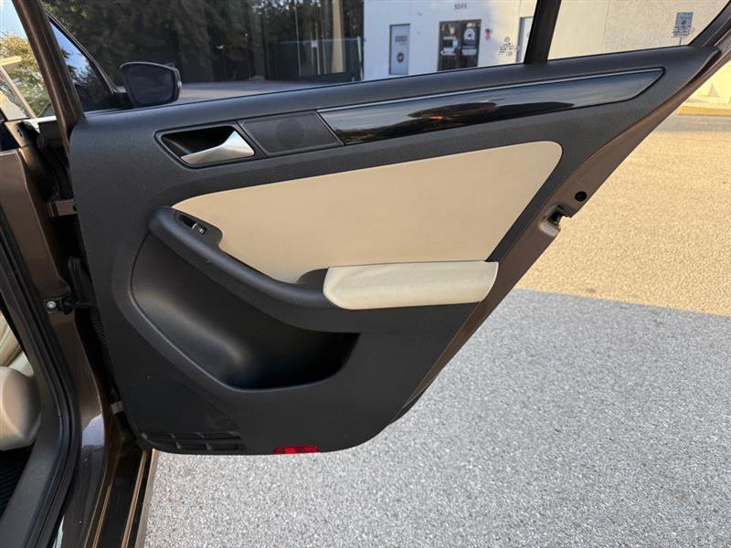 Used 2015 Volkswagen Jetta TDI SEL image 19