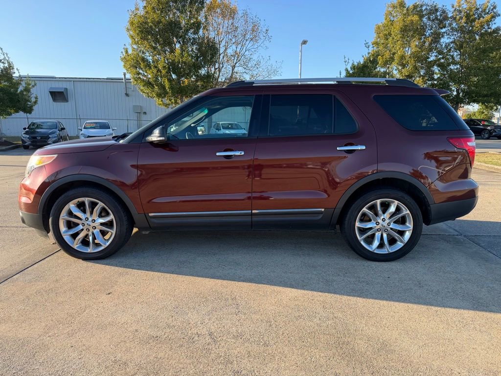 Used 2015 Ford Explorer XLT w/ Equipment Group 202B image 2