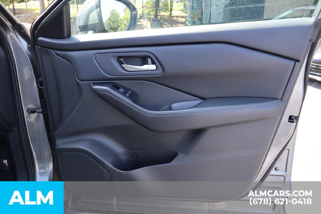 Used 2024 Nissan Rogue SV FWD image 30