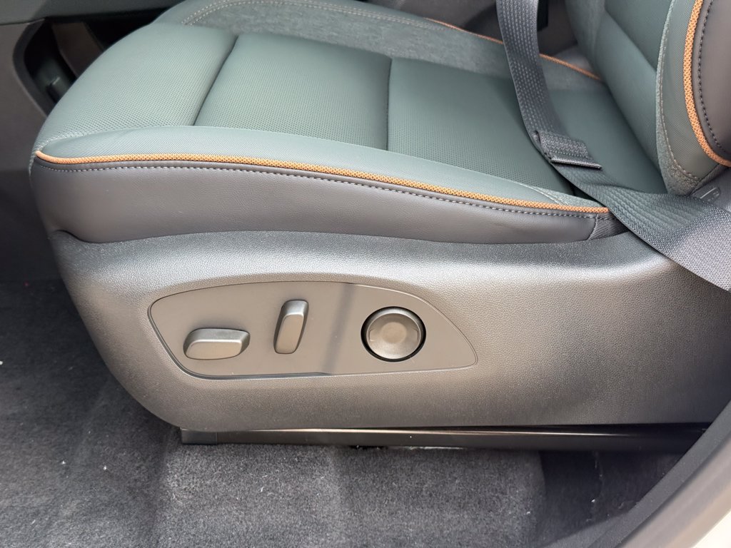 New 2026 GMC Acadia AT4 w/ Luxury Package AWD/4WD image 12