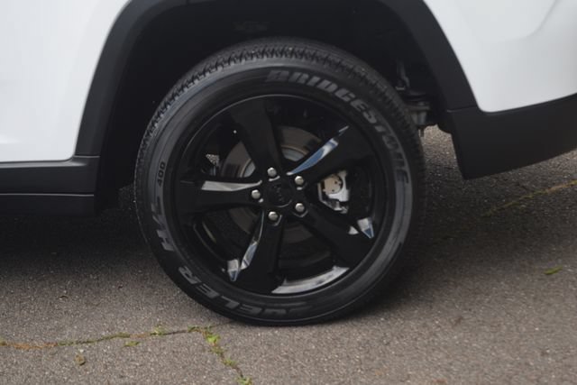 Used 2023 Jeep Grand Cherokee Altitude AWD/4WD image 27