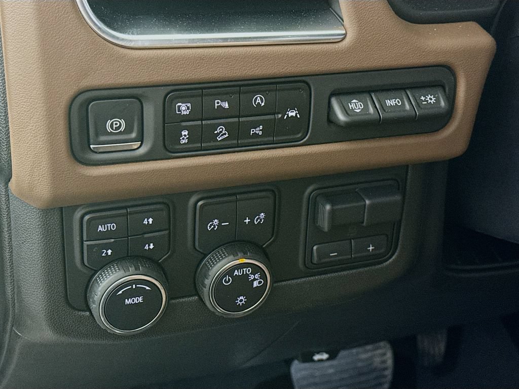 Used 2024 Chevrolet Suburban High Country w/ Advanced Technology Package AWD/4WD image 19