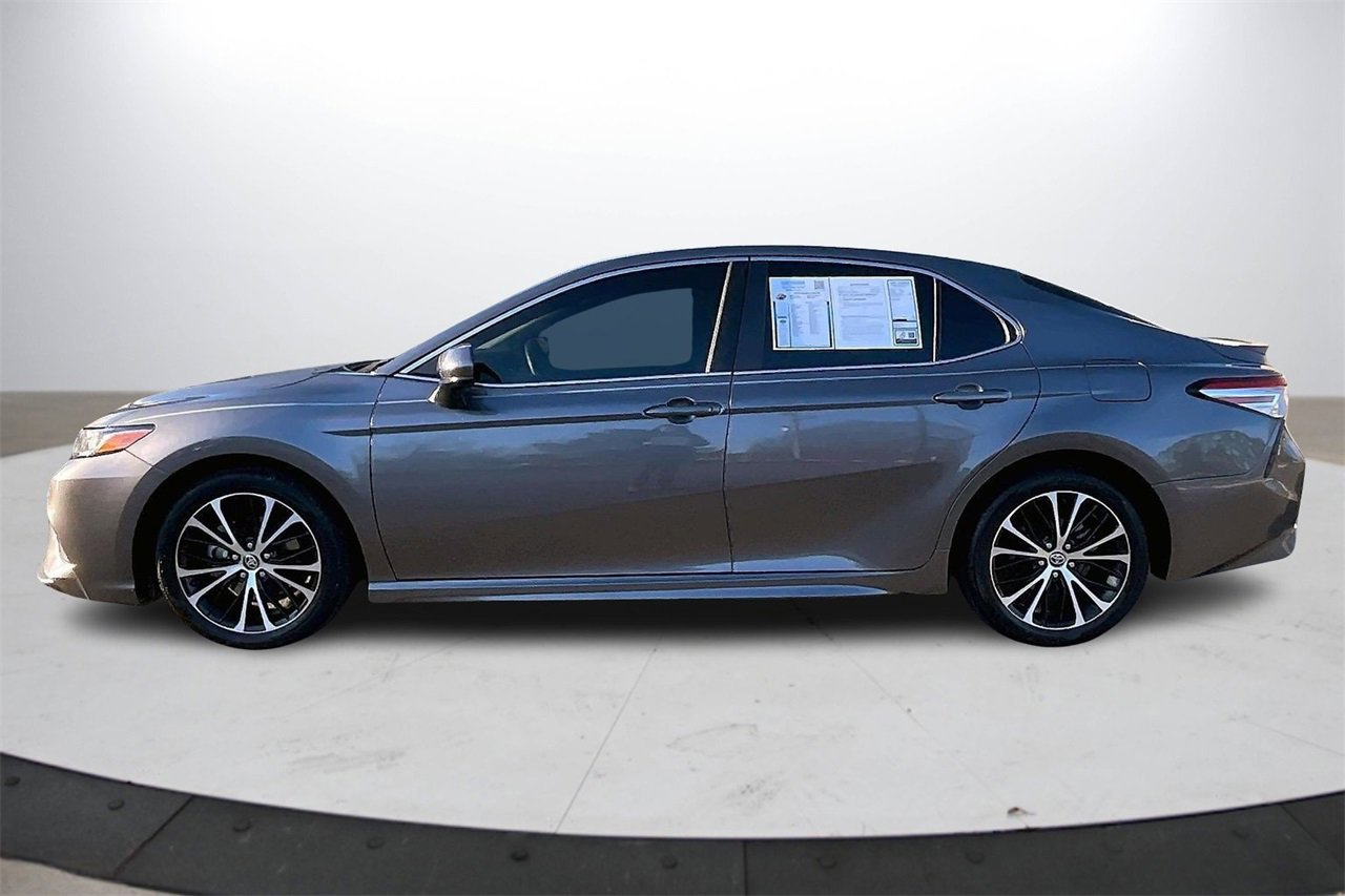 Used 2020 Toyota Camry SE image 6