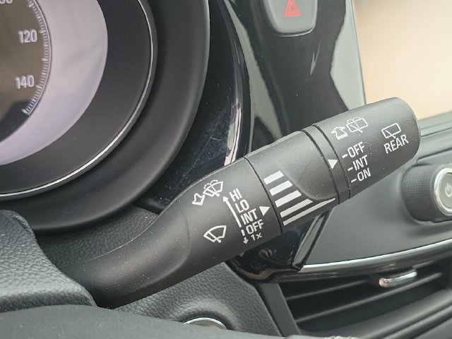 Used 2020 Buick Envision Essence FWD image 14