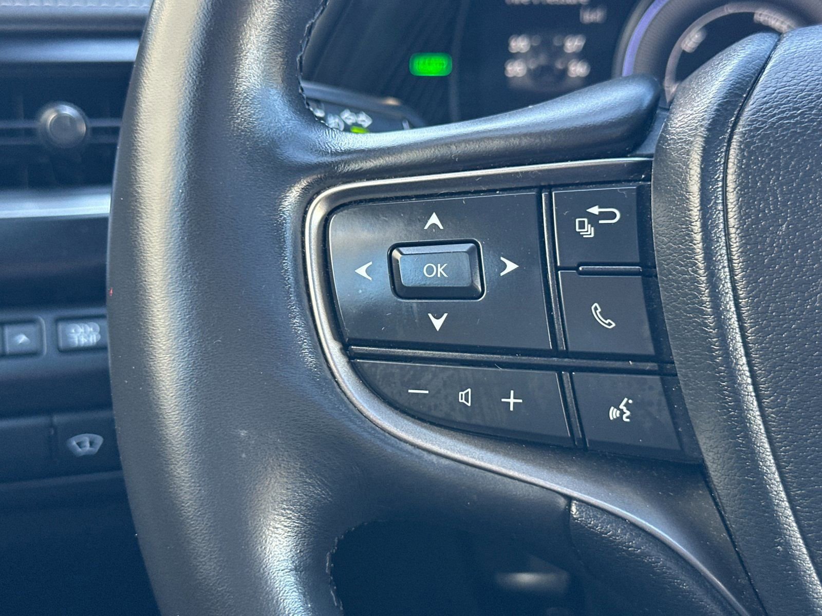 Used 2023 Lexus UX 250h F Sport w/ Accessory Package (Z2) image 28