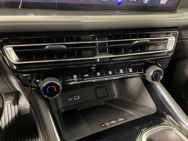 Certified 2025 Chevrolet Traverse LT w/ Sun and Wheel Package image 8