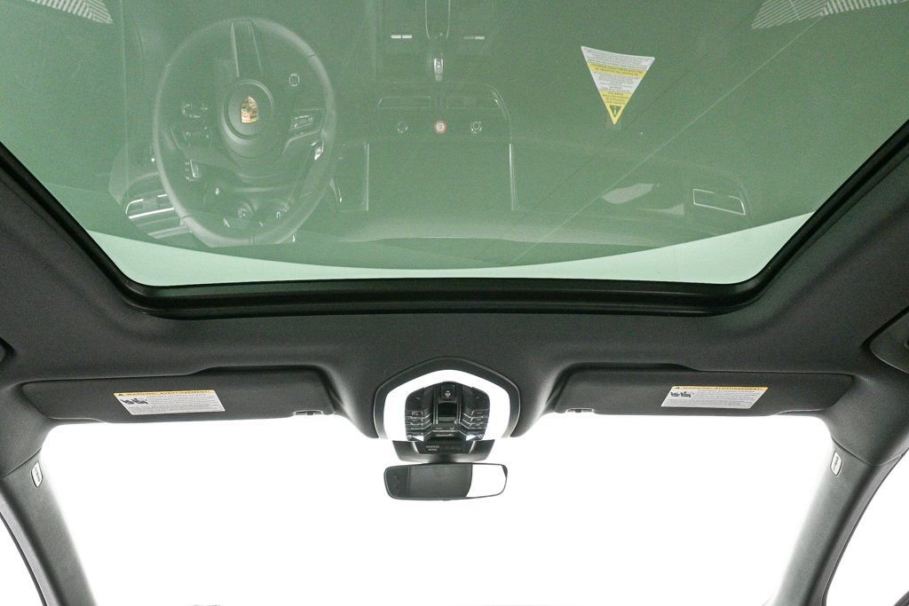 Certified 2026 Porsche Macan AWD/4WD image 20