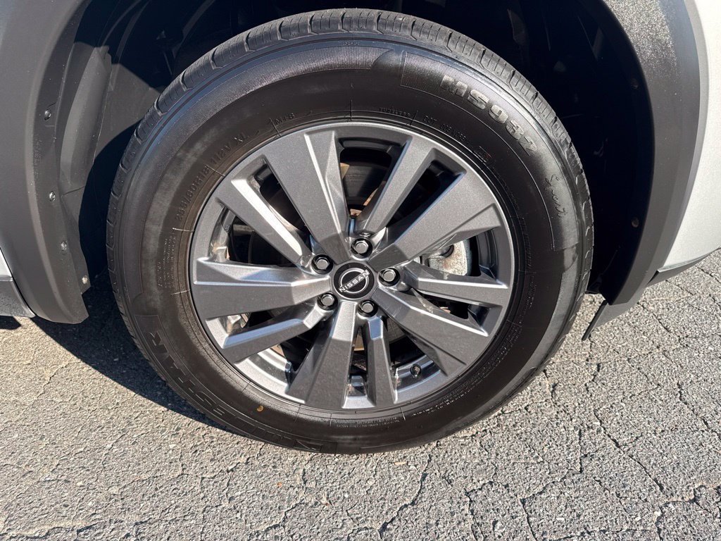 Used 2025 Nissan Pathfinder SV FWD image 11