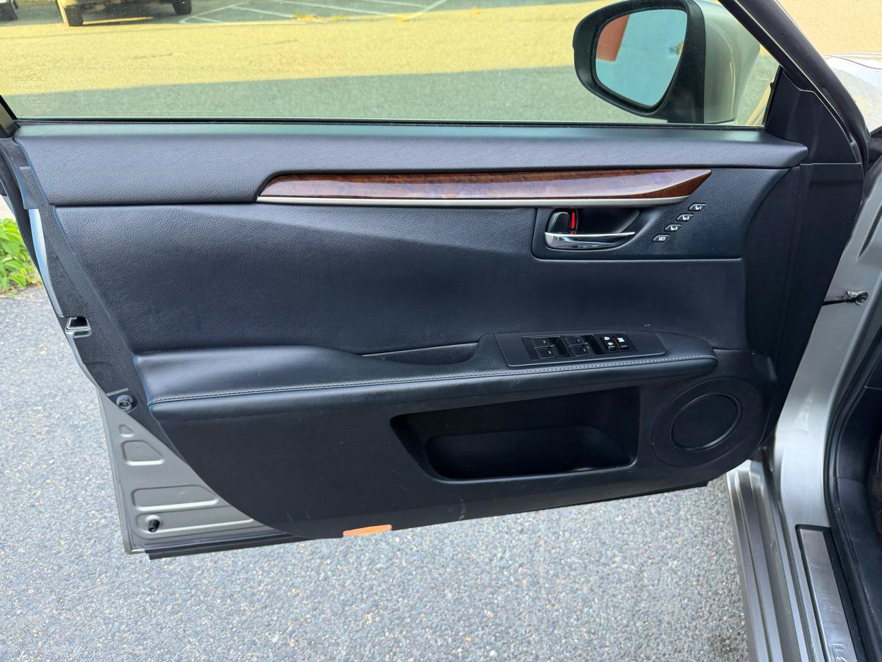 Used 2015 Lexus ES 350 w/ Premium Package FWD image 13