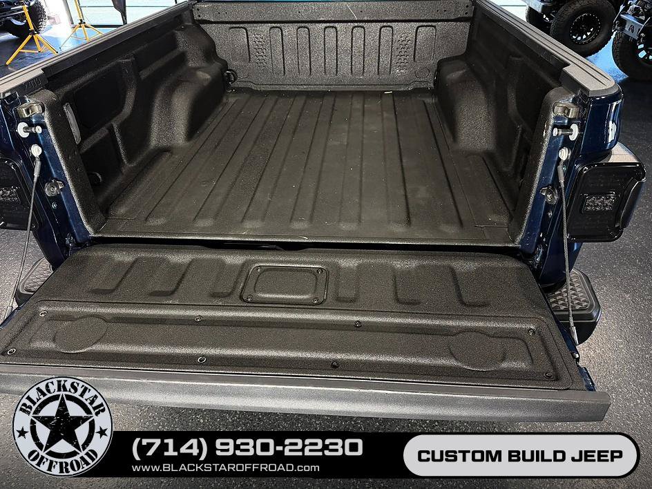 Used 2025 Jeep Gladiator Sport AWD/4WD image 12