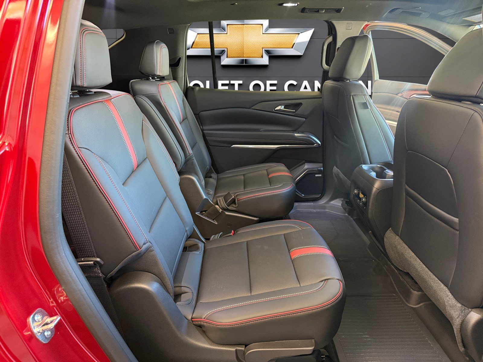 New 2027 Chevrolet Traverse RS w/ LPO, Floor Liner Package FWD image 15