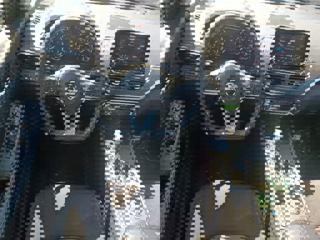 Used 2025 Nissan Altima 2.5 SV image 10