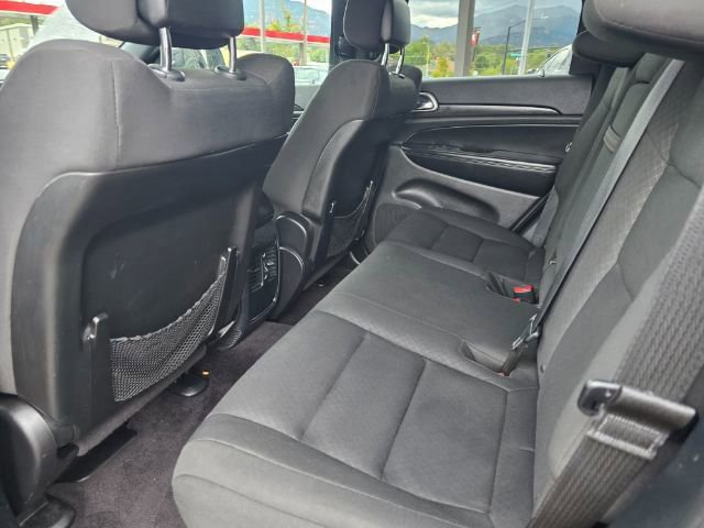 Used 2018 Jeep Grand Cherokee Laredo AWD/4WD image 16