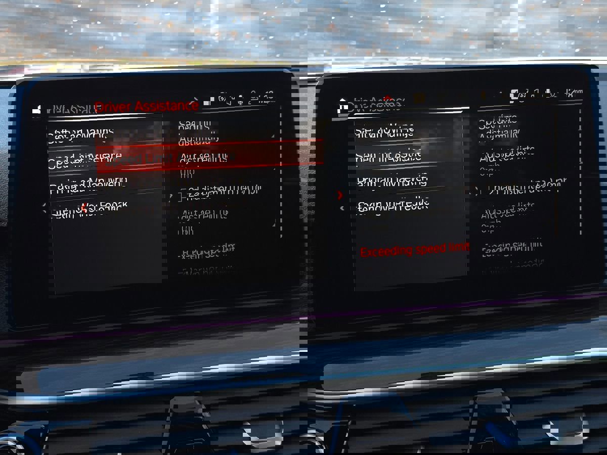 Used 2023 BMW 530e xDrive w/ Premium Package image 39