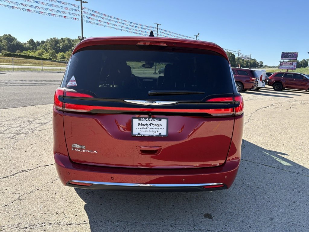 New 2026 Chrysler Pacifica Select image 4