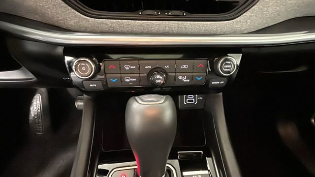 Used 2024 Jeep Compass Latitude w/ Sun and Sound Group AWD/4WD image 23