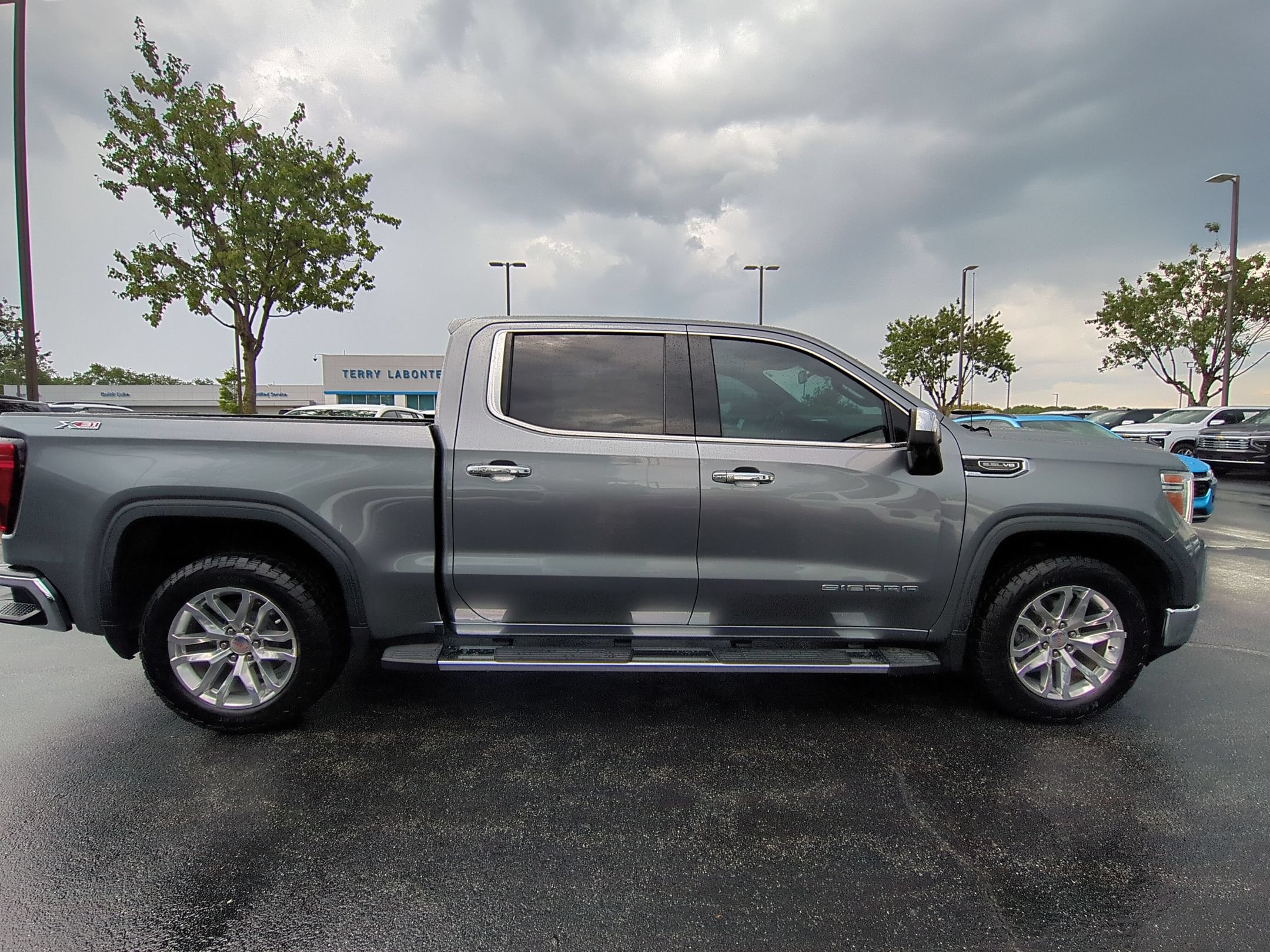 Used 2021 GMC Sierra 1500 SLT w/ SLT Premium Package AWD/4WD image 11