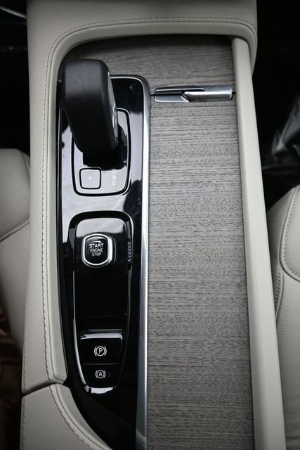 Used 2024 Volvo XC90 T8 Plus image 35