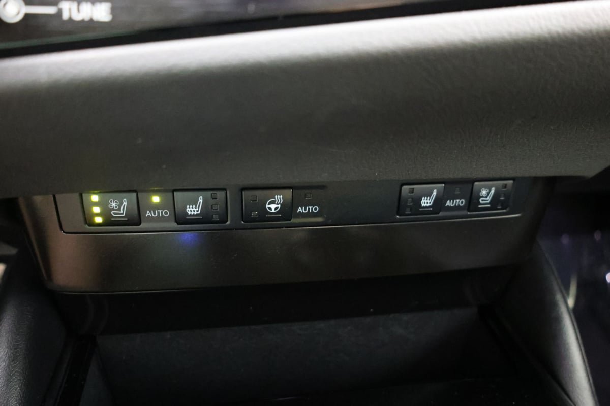 Used 2023 Lexus ES 350 F Sport w/ Accessory Package (Z2) FWD image 8