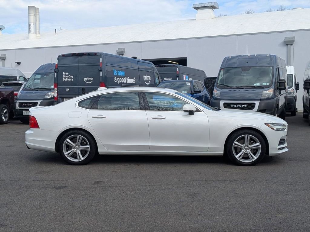 Used 2018 Volvo S90 T5 Momentum image 2