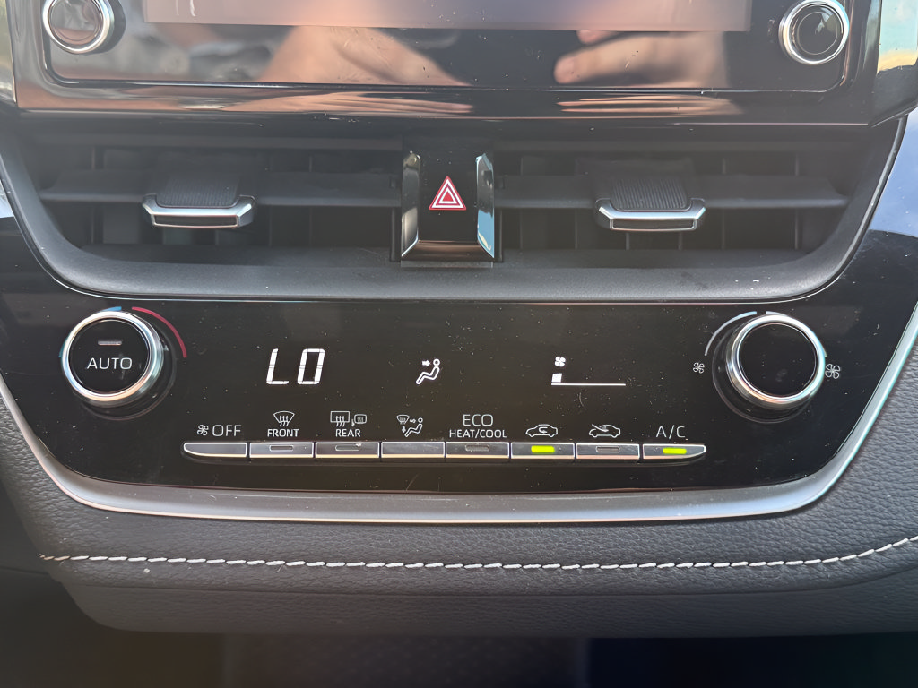 Used 2019 Toyota Corolla SE w/ Carpet Mat Package FWD image 24