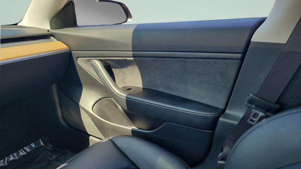 Used 2020 Tesla Model 3 Standard Range Plus RWD image 12