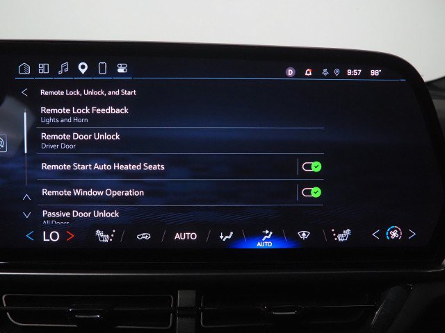 Used 2025 Chevrolet Equinox EV RS FWD image 36