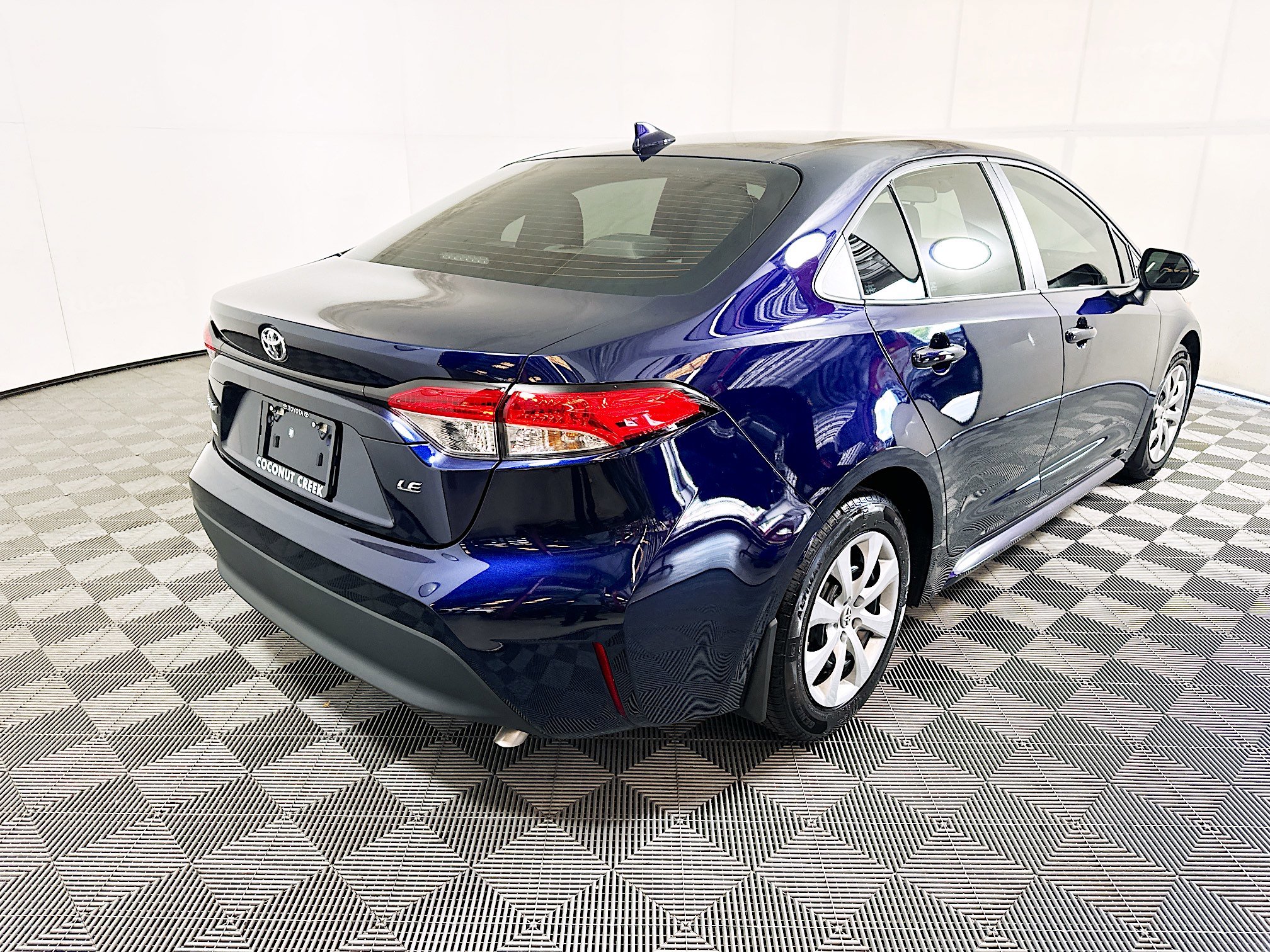 Used 2025 Toyota Corolla LE FWD image 3