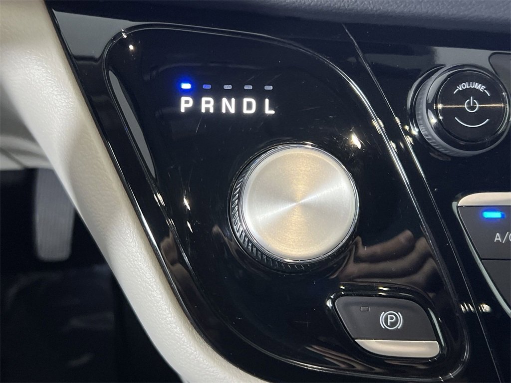 Used 2024 Chrysler Pacifica Touring-L image 21