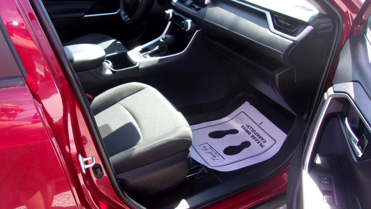 Used 2023 Toyota RAV4 XLE image 7