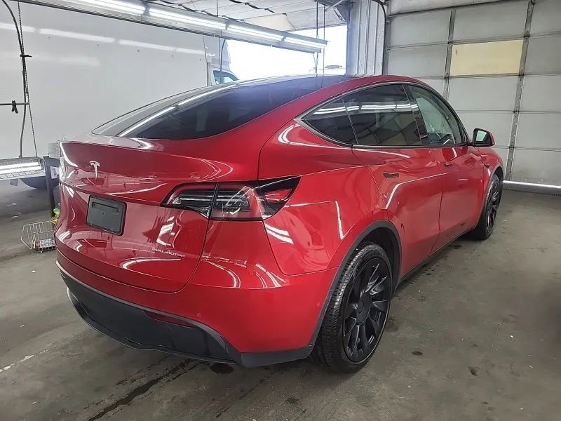 Used 2022 Tesla Model Y Long Range image 3