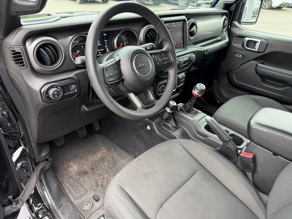Used 2023 Jeep Gladiator Sport AWD/4WD image 17