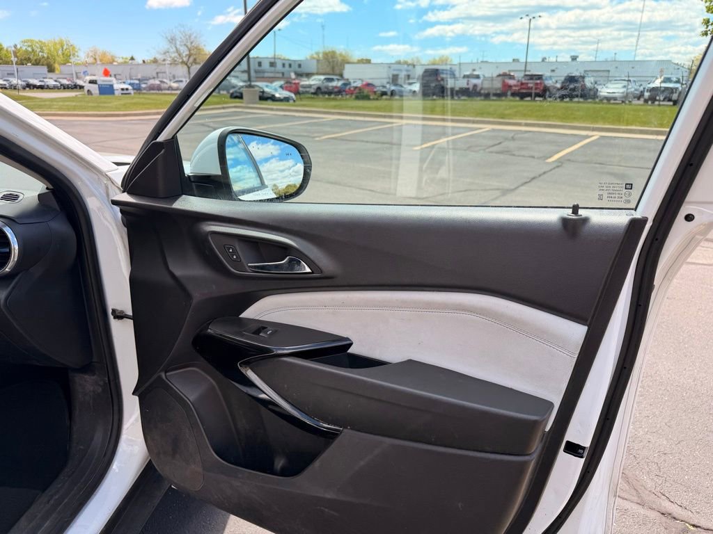 Used 2024 Chevrolet Trax LT w/ Driver Confidence Package FWD image 18